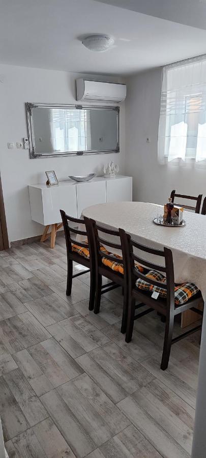 Apartman Leona Каштела Екстер'єр фото